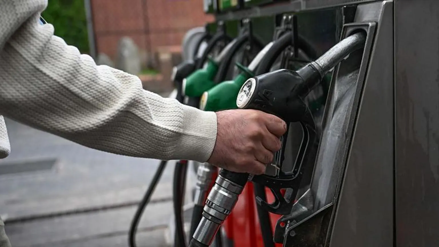 Oil Prices today are expected to Stay Above $100 Amid Ongoing Global Supply Concerns 2 Oil prices today displayed on global energy market charts as crude oil prices remain above $100 per barrel amid Middle East supply concerns.